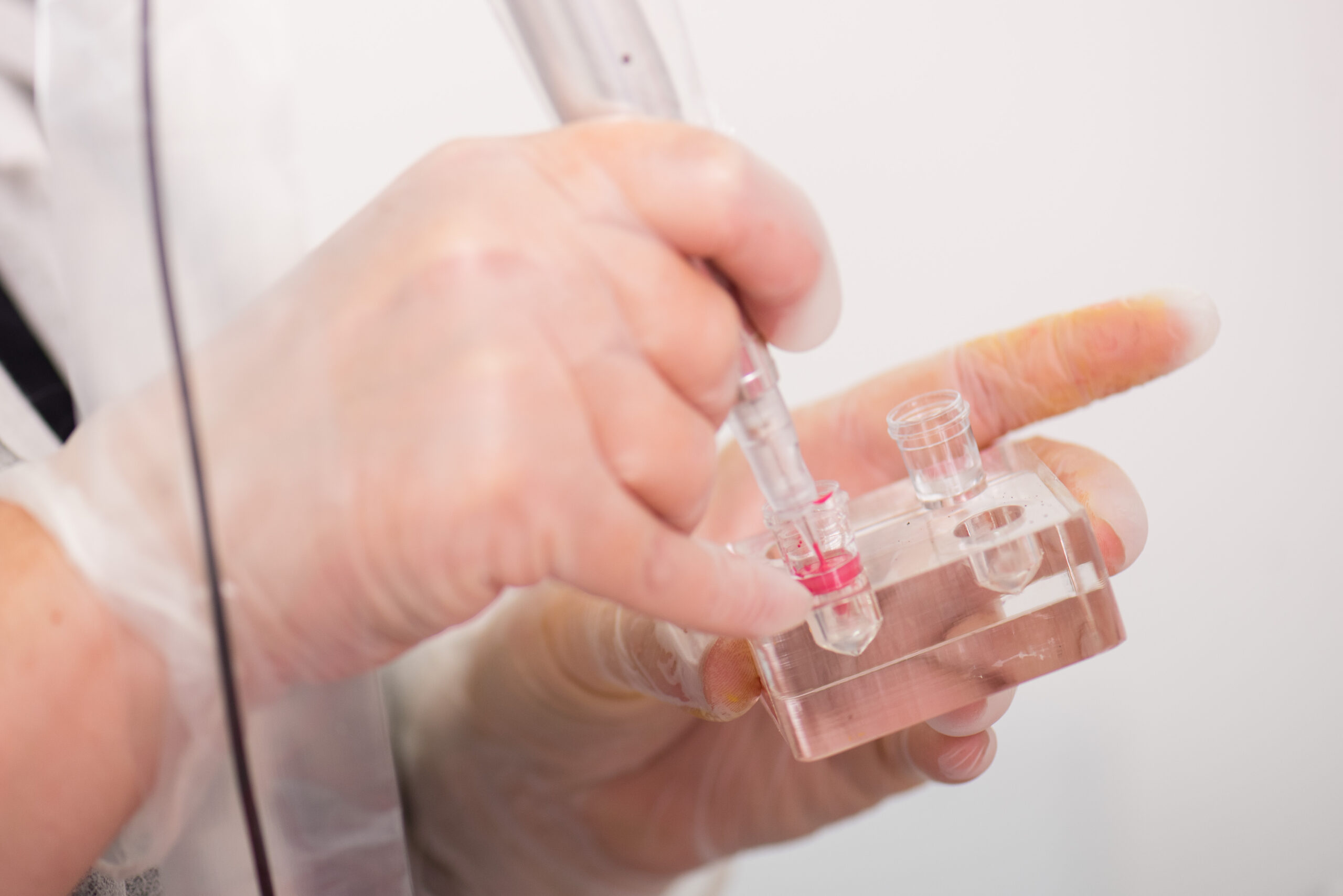 מחט עם חסם הרמטי